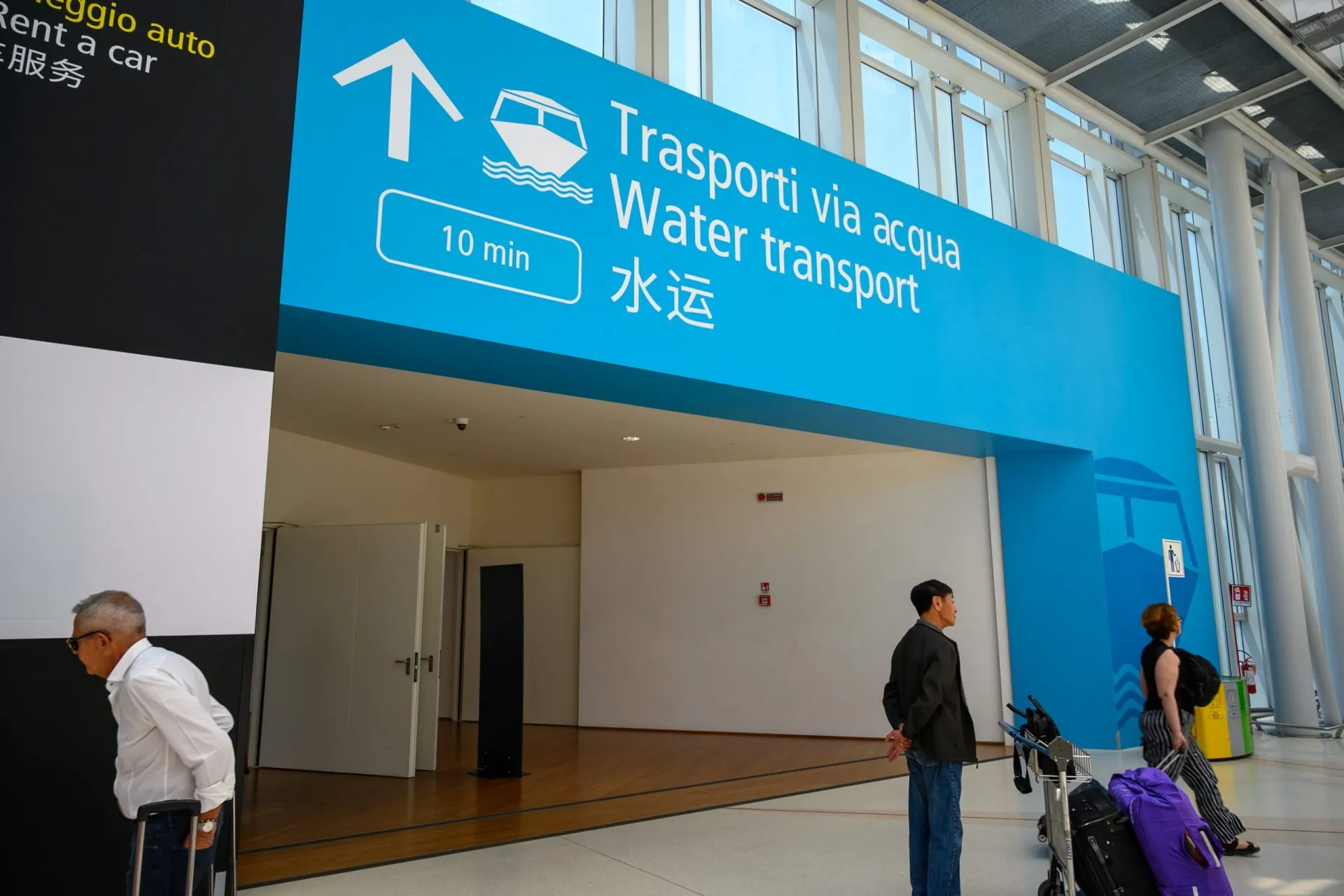 ベネチア空港からの案内