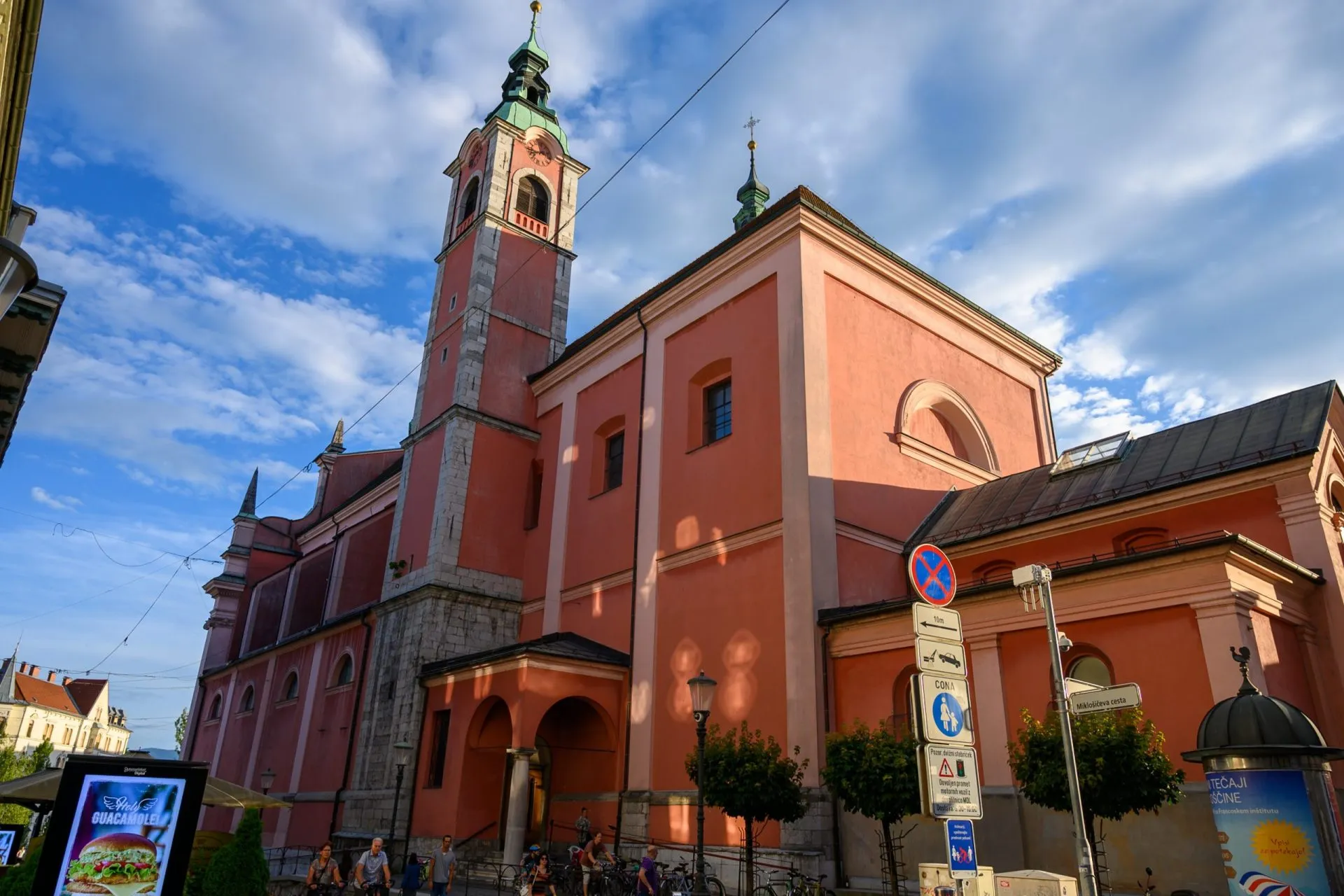 リュブリャナのピンクの教会