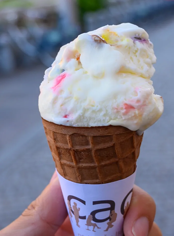 アイスクリームとミネラルウォーター