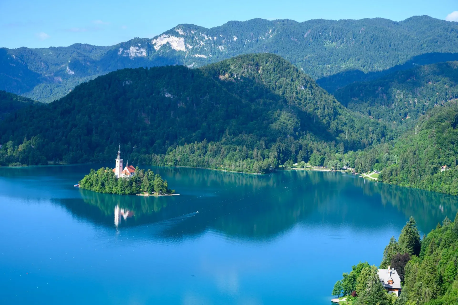 ブレッド湖を見下ろす丘からの風景