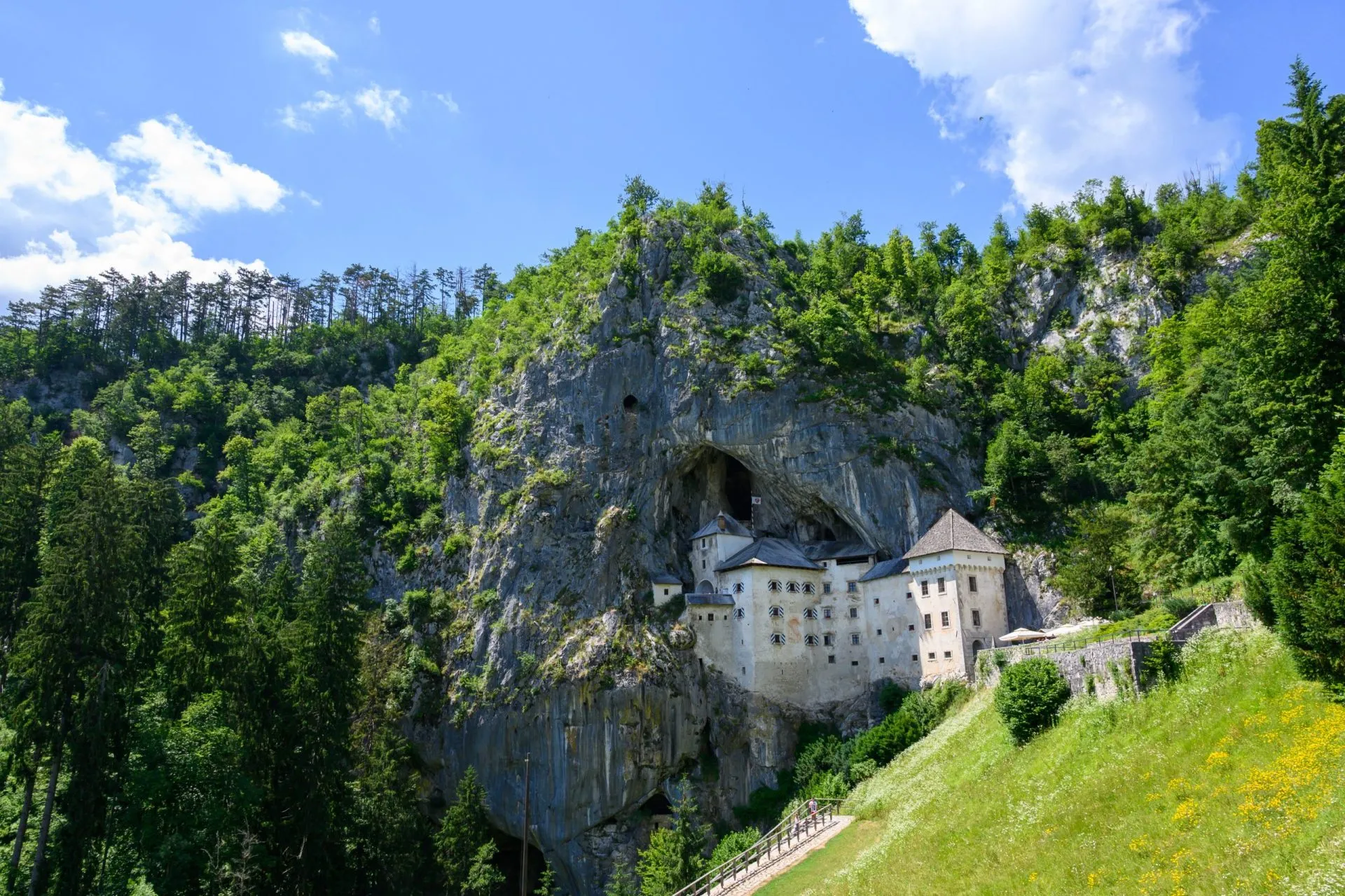 プレッドヤマ城の全景