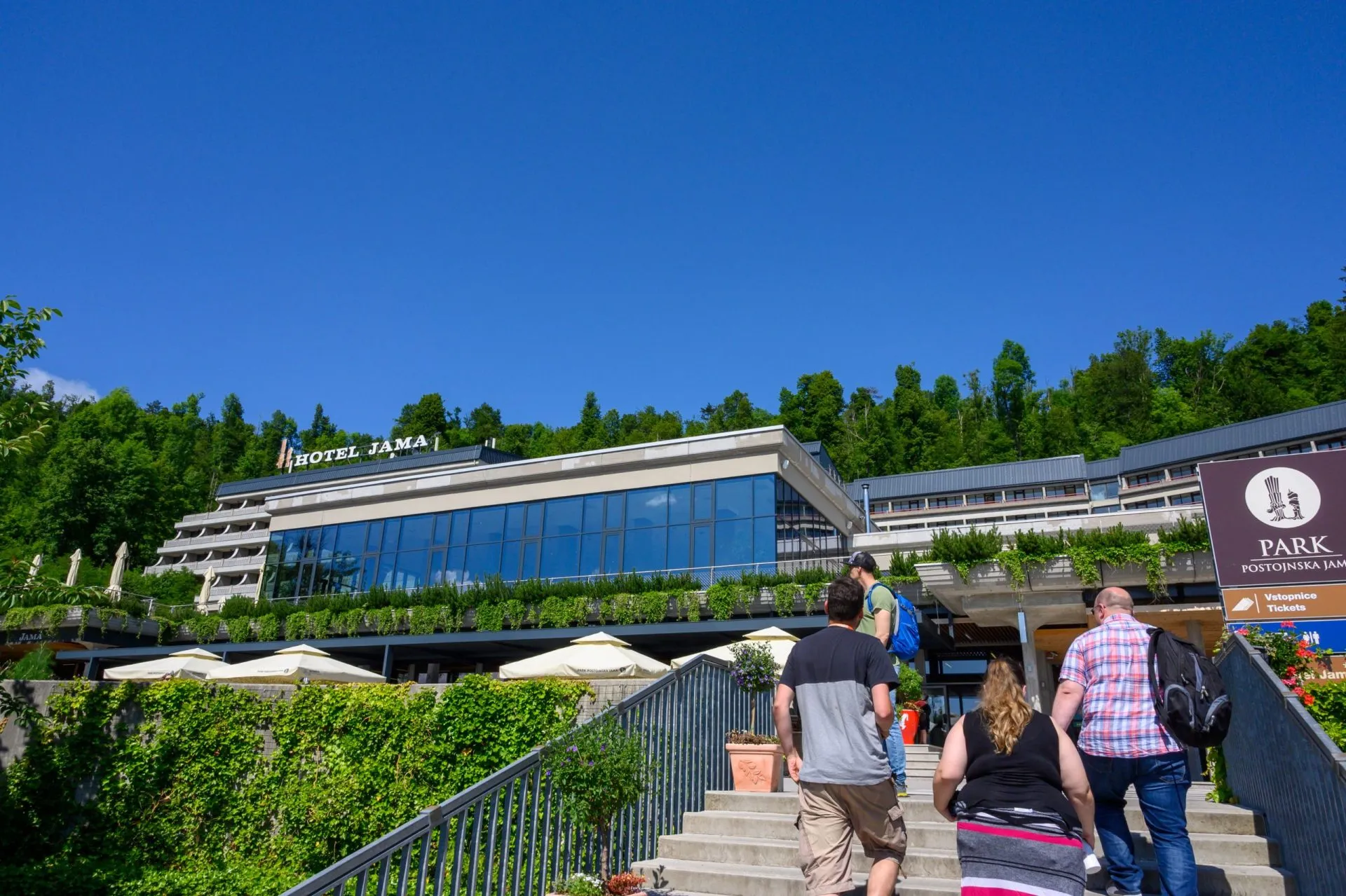 ポストイナ鍾乳洞の入口