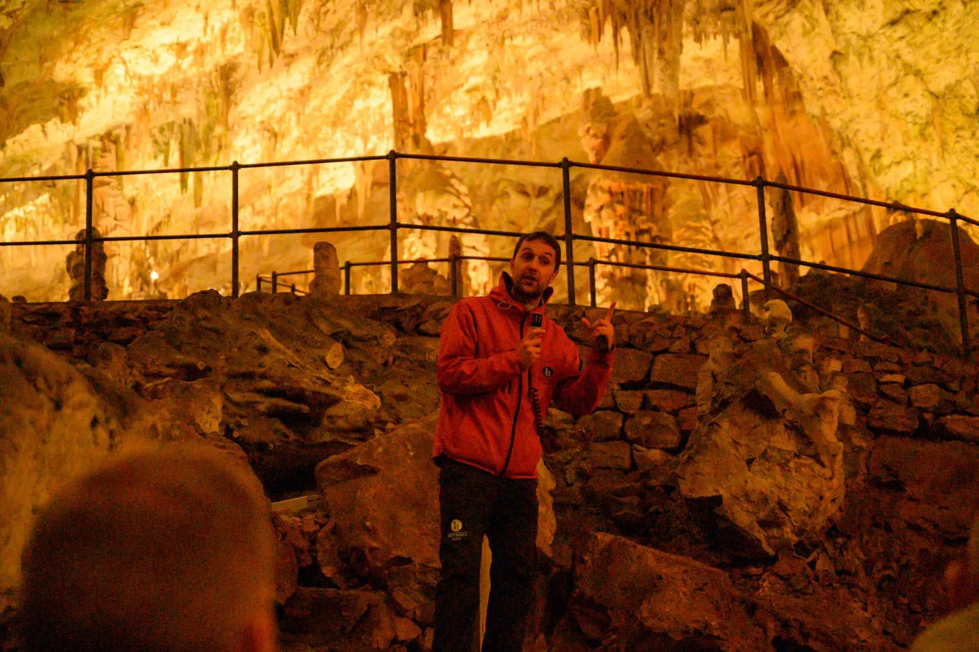 鍾乳洞内の鍾乳石