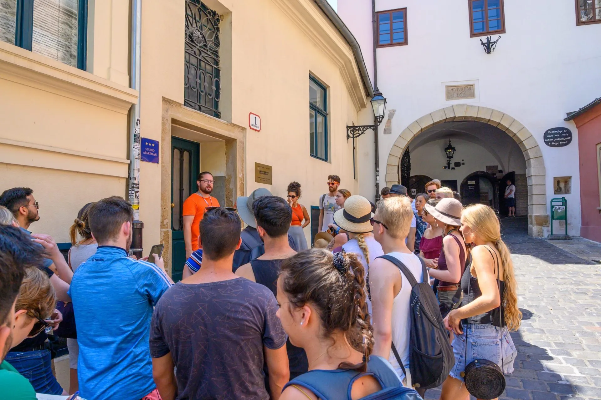 ウォーキングツアーのガイド