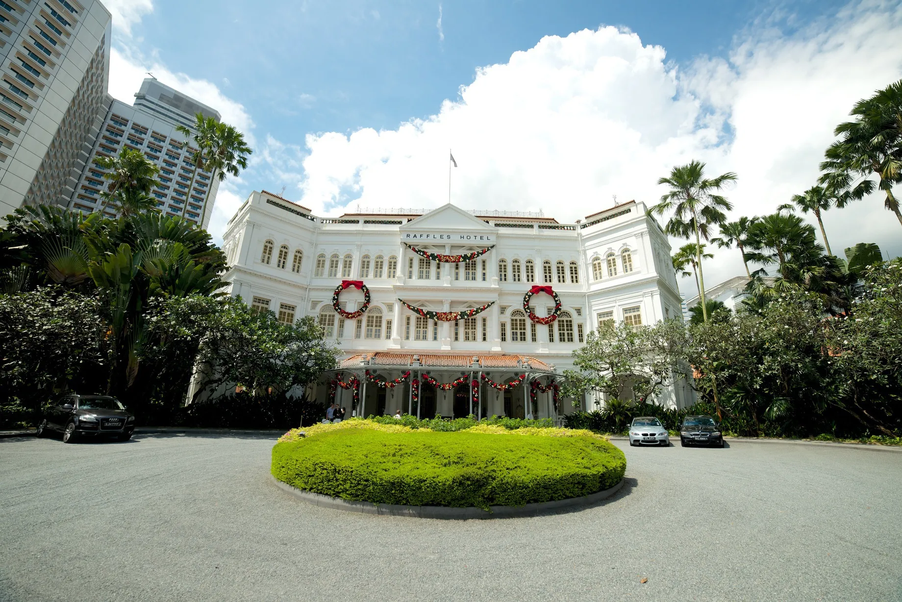 ラッフルズホテルのバー入口