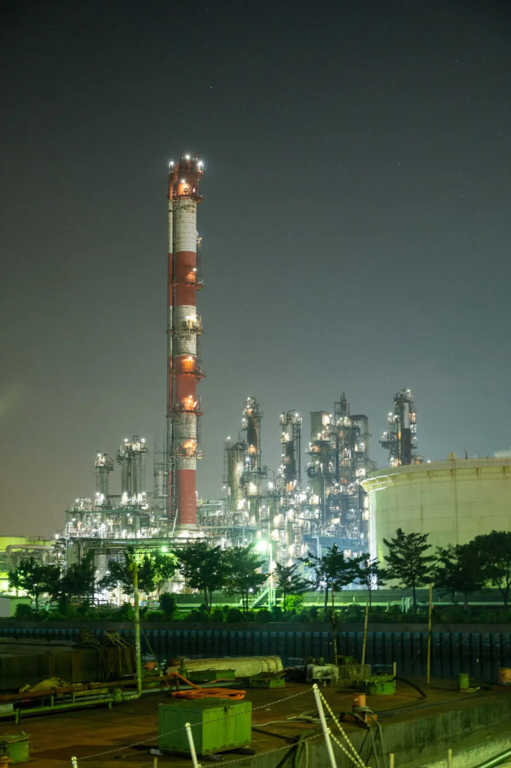 工場の複雑な構造