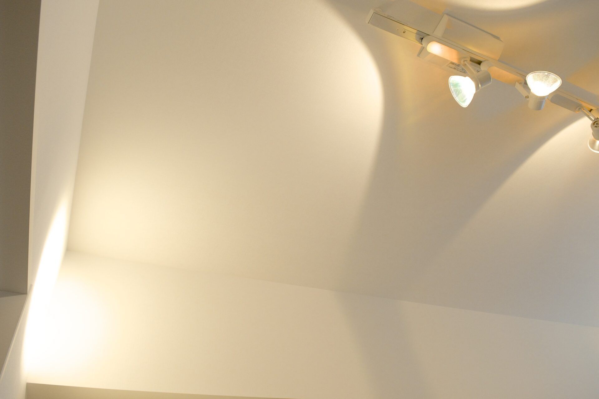 リビングが超快適空間へ！「頭がよくなる照明術」実践しました