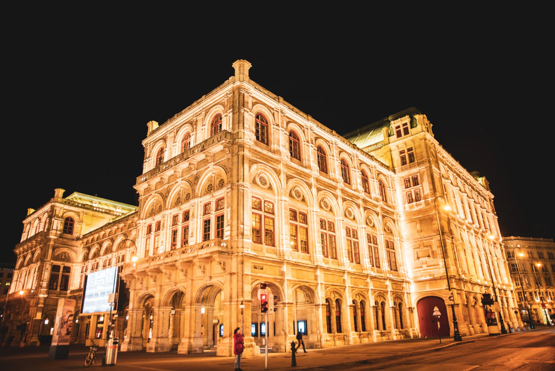 ライトアップされた建物