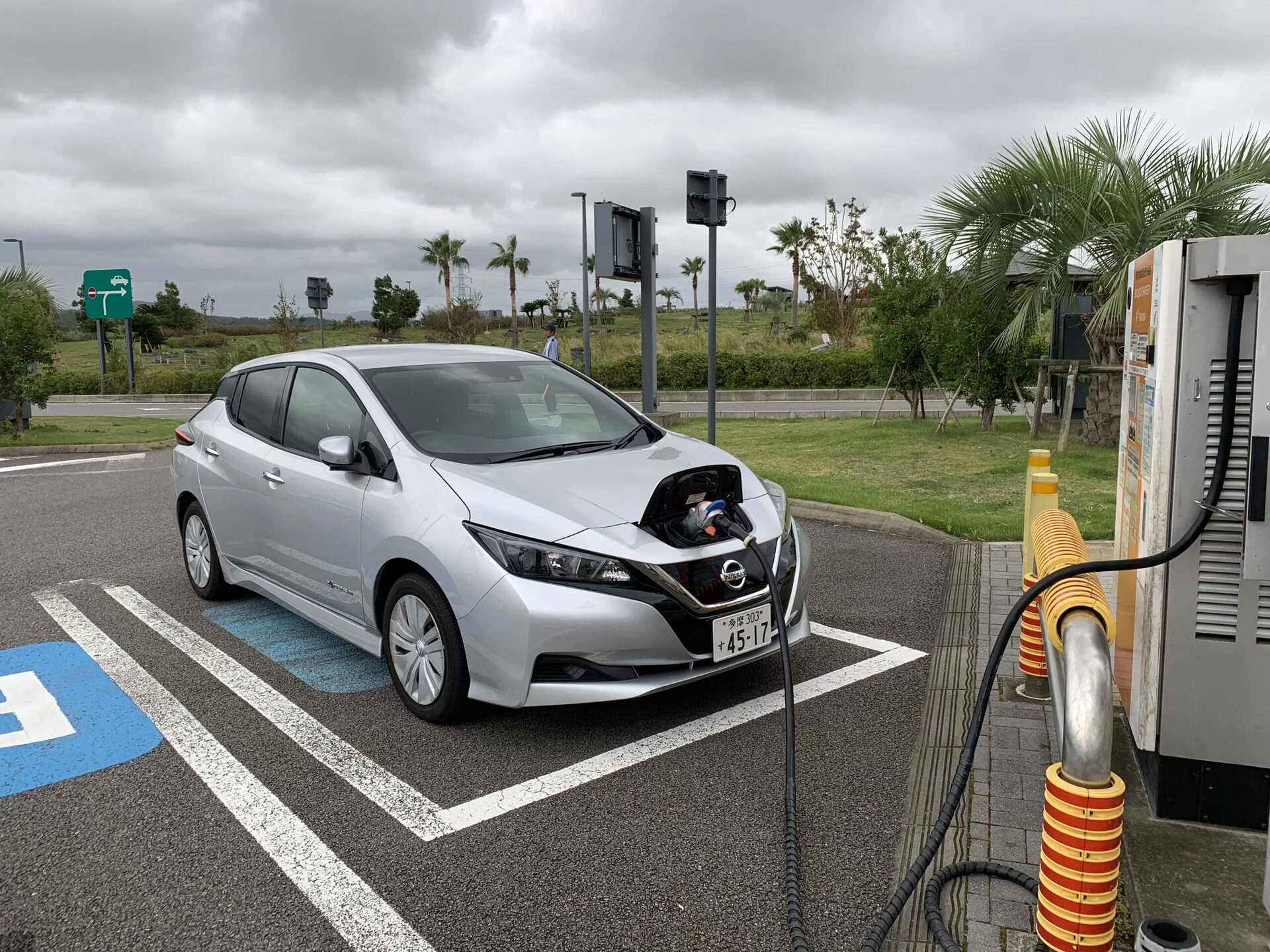 Nissan Leafに試乗してきました。EVアツイ。