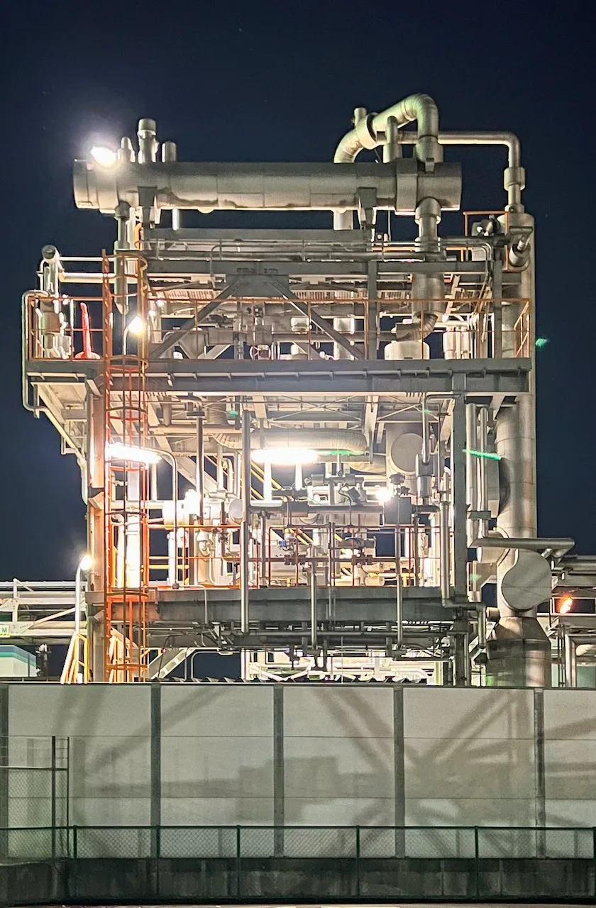 パイプラインの夜景