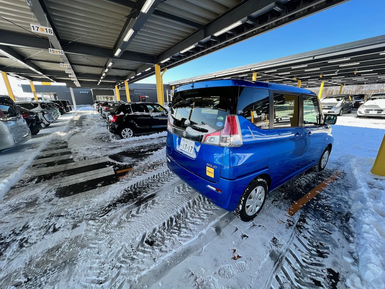 レンタカーの外観