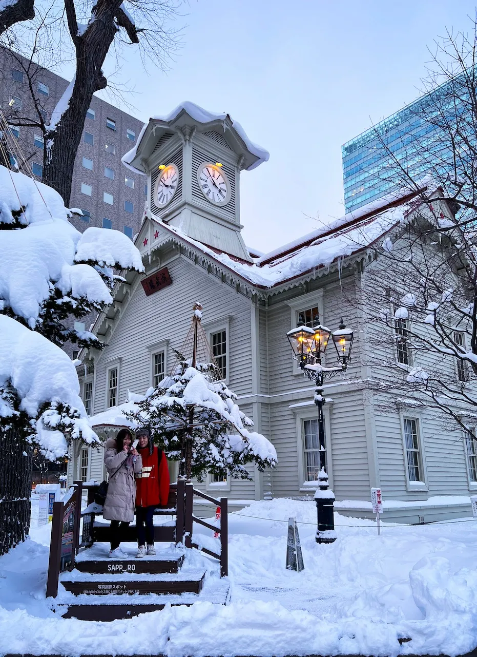 ライトアップされた札幌時計台