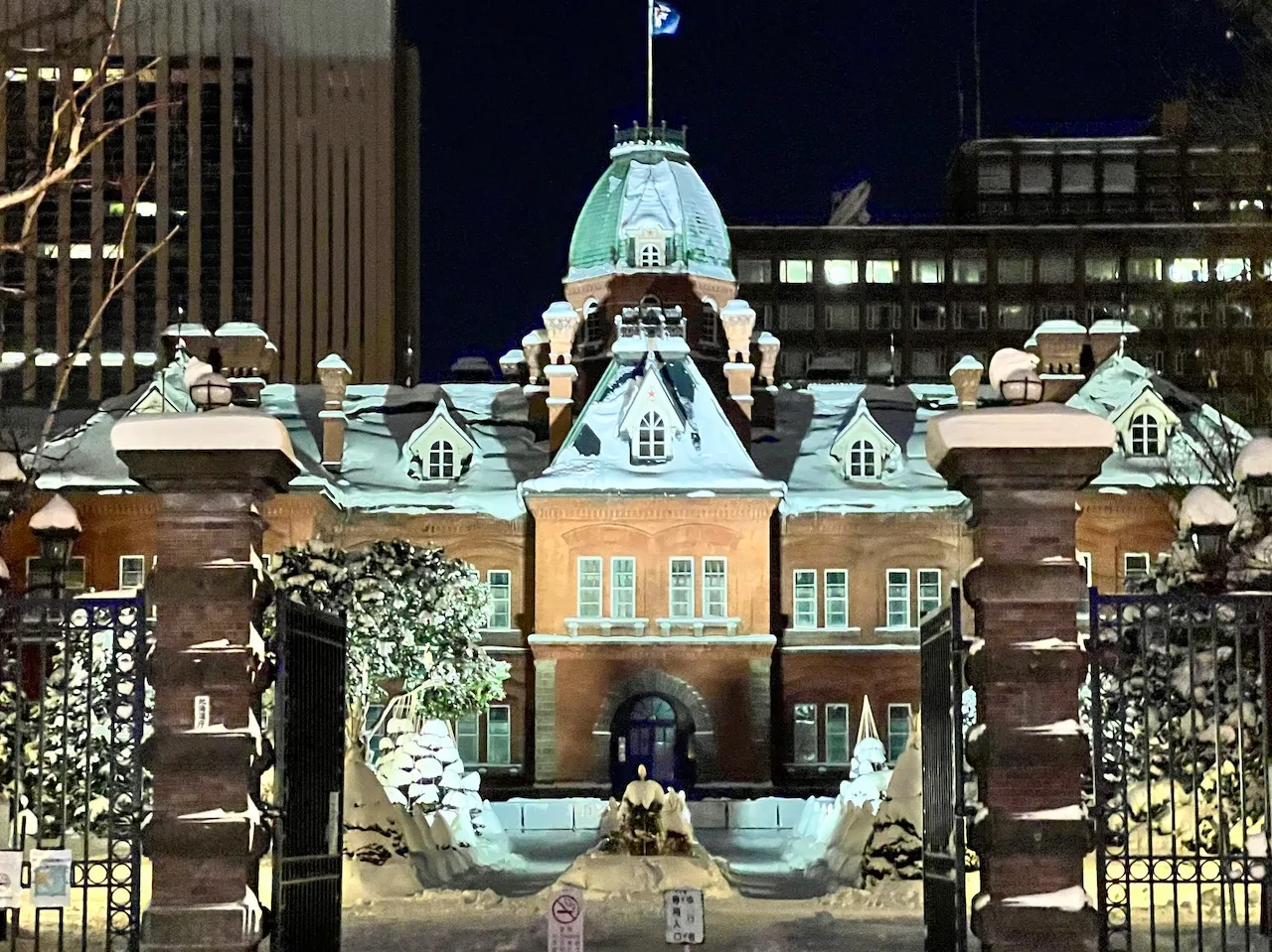 夜のライトアップ風景