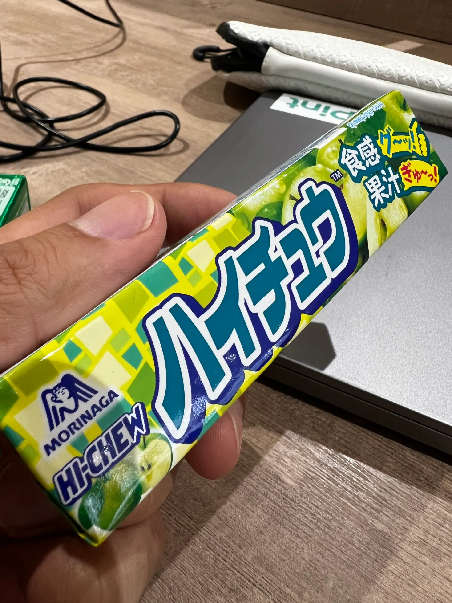 搭乗口前でのハイチュウ