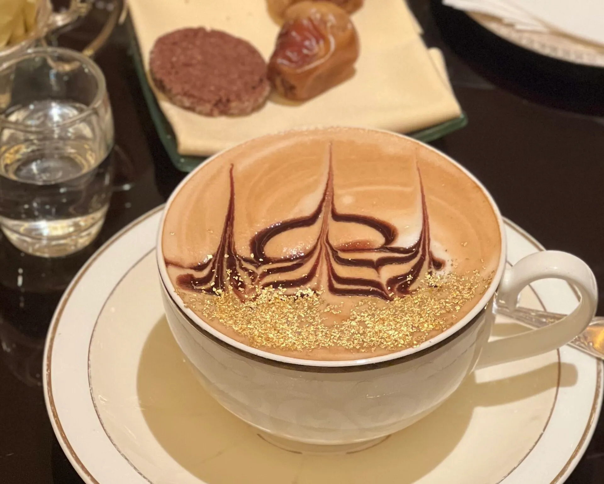 金箔入りカフェラテ