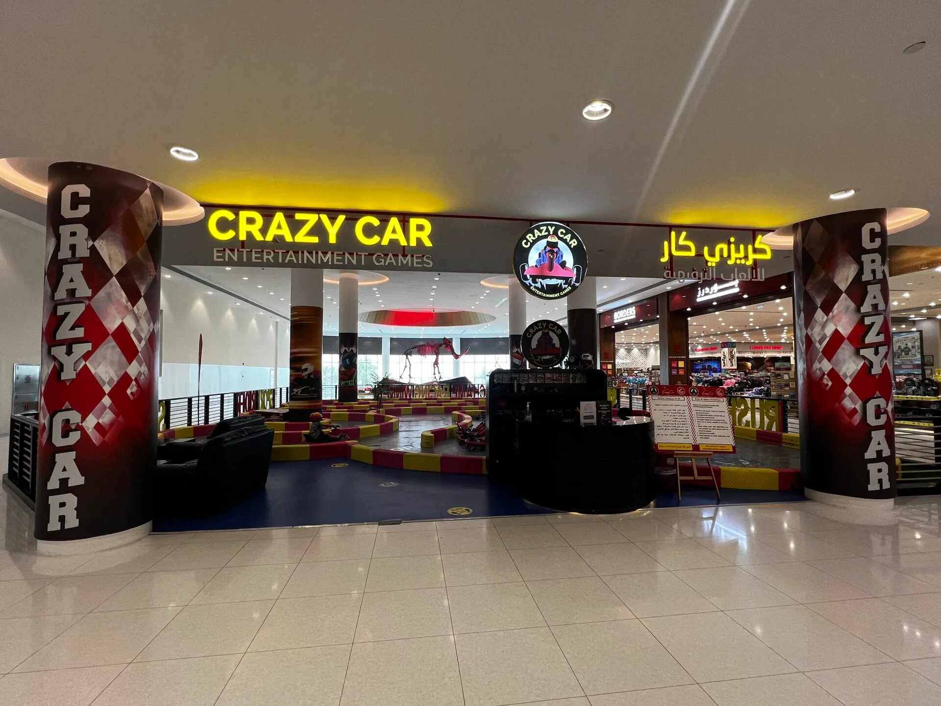 モール内の空いた通路