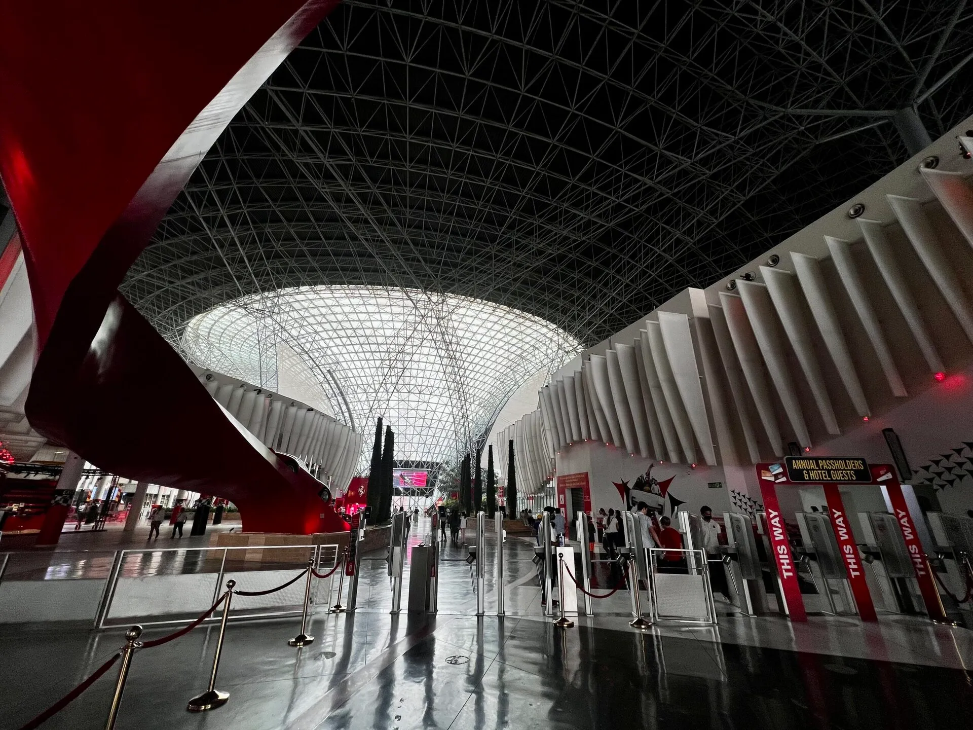 Ferrari Worldの建物の渦構造