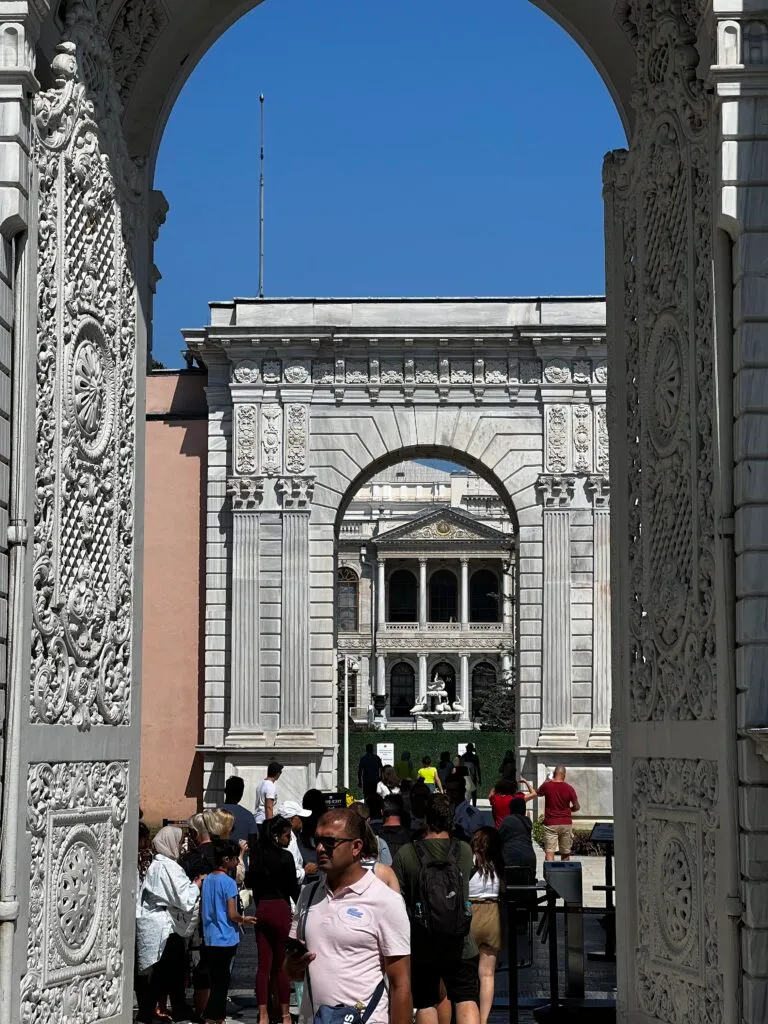 ドルマバフチェ宮殿の入口