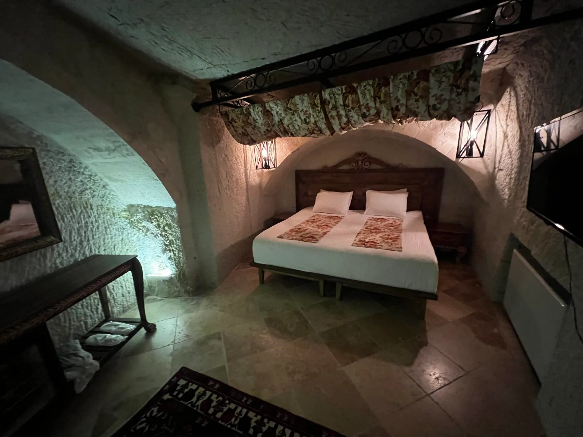 洞窟ホテルの客室内部