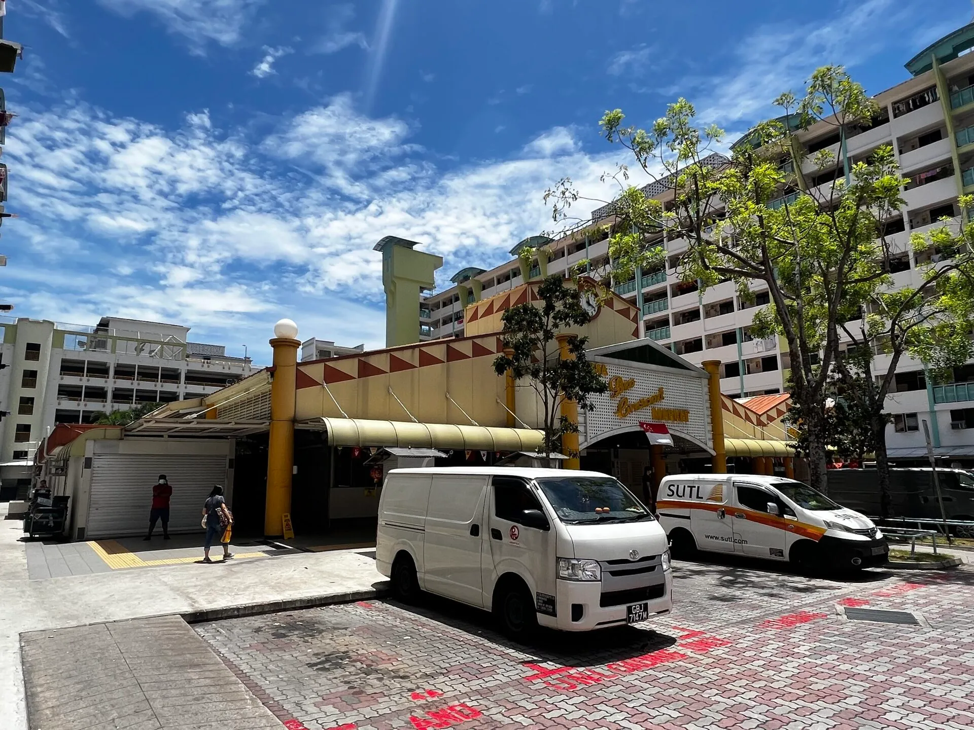 ローカルのフードセンター