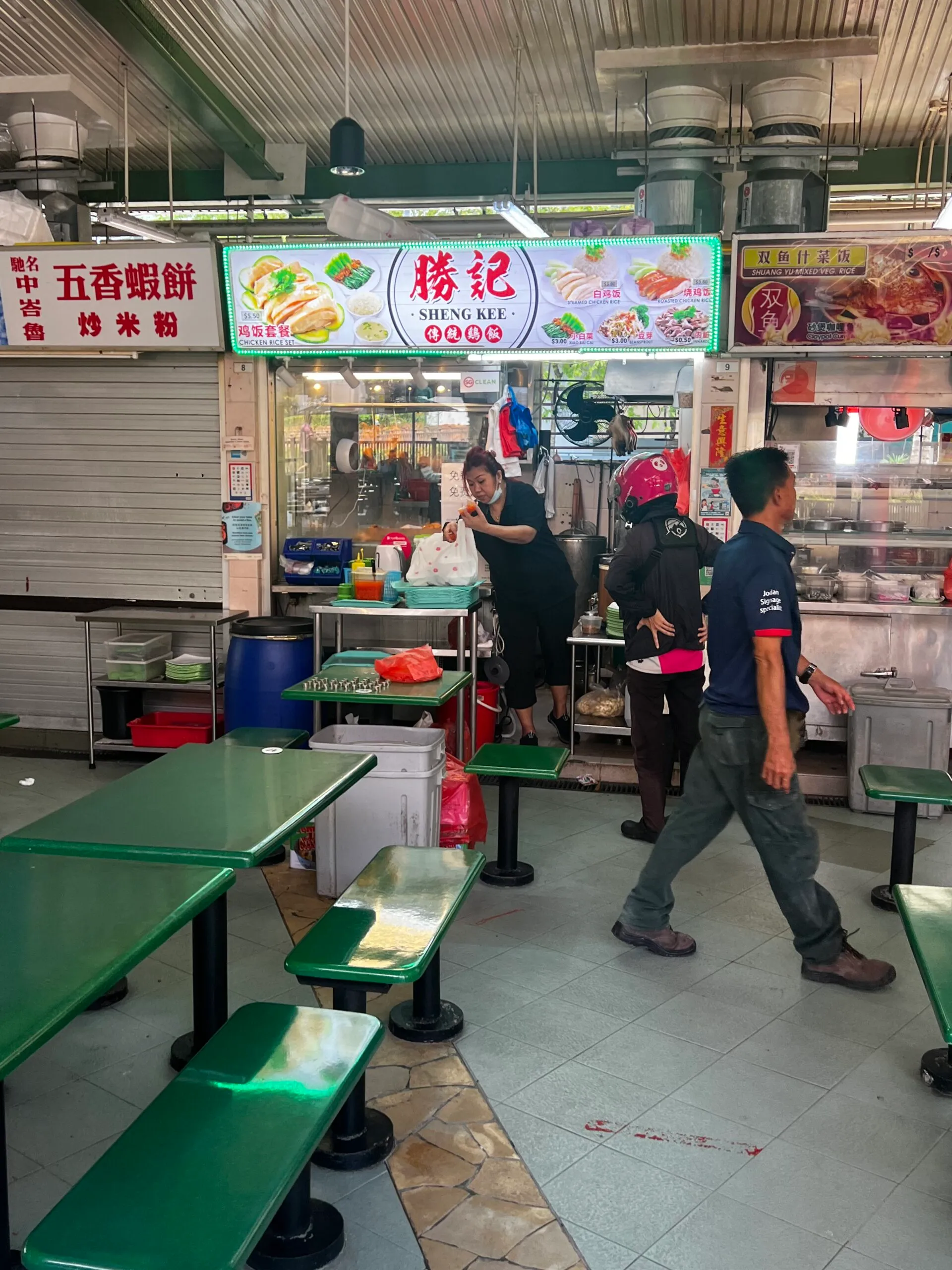 街で見かけたチキンライスの店