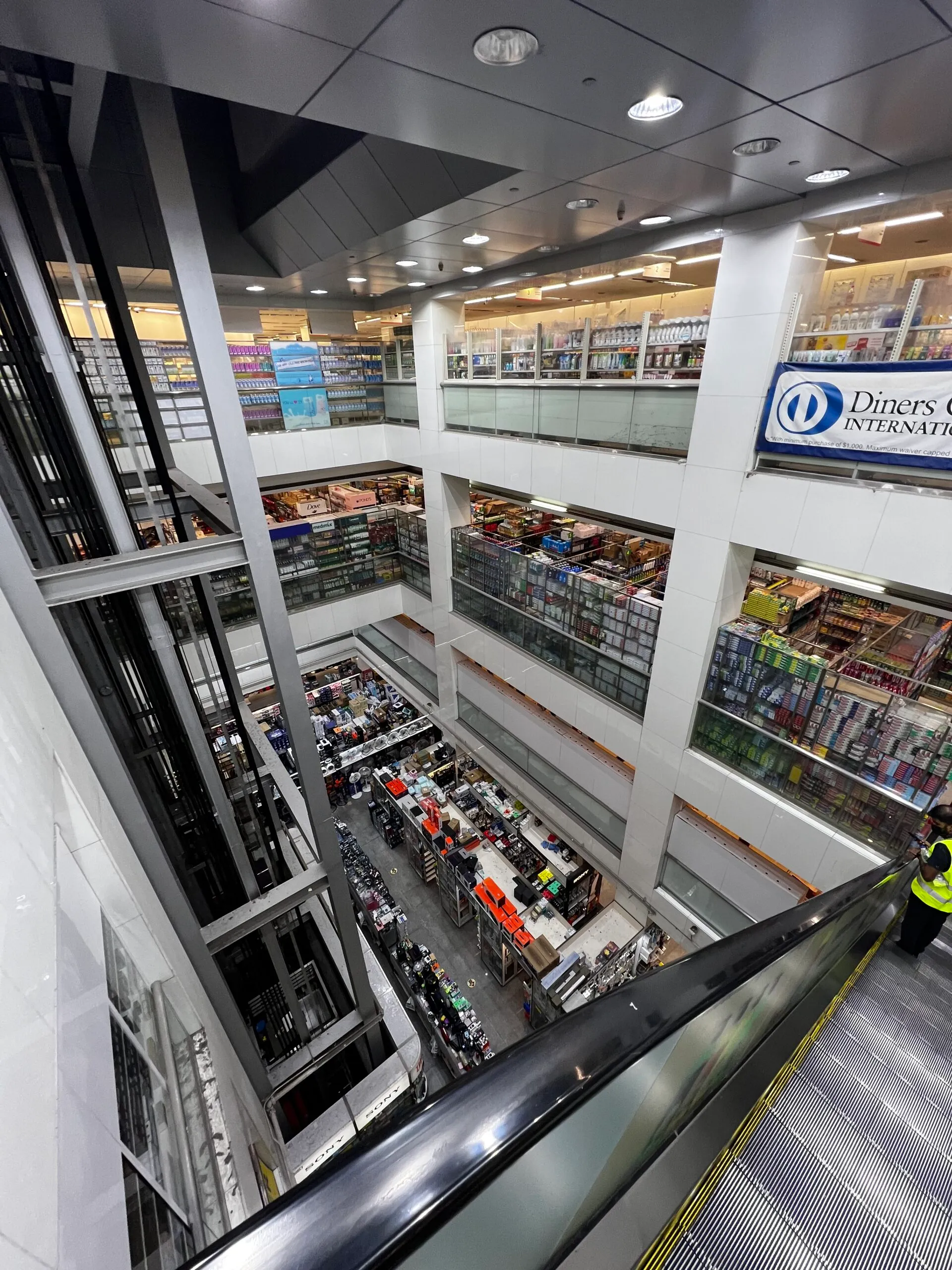 ムスタファ・センターの店内