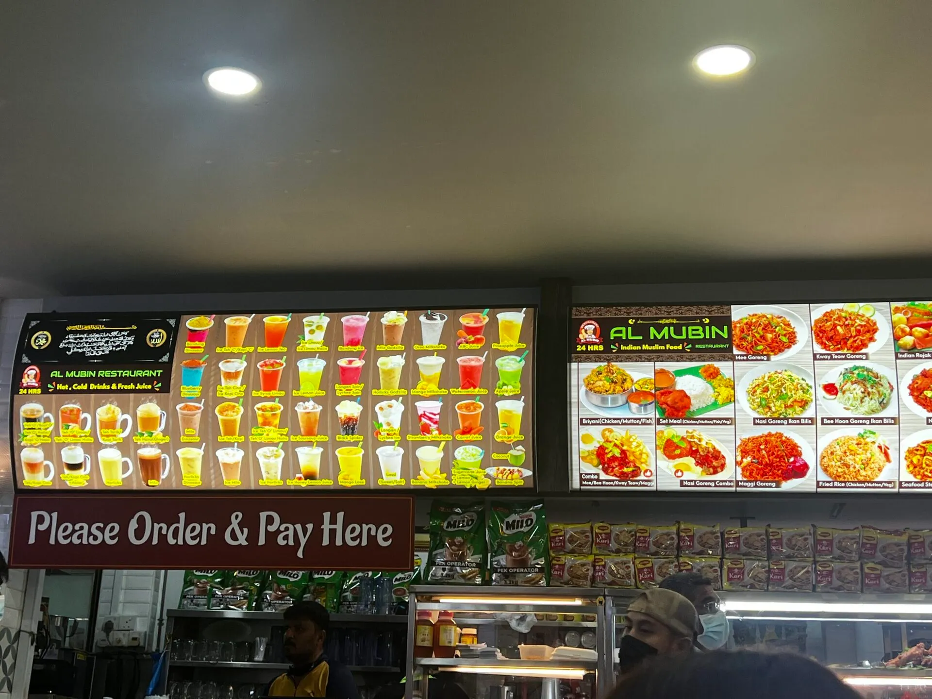 カレー屋の外観