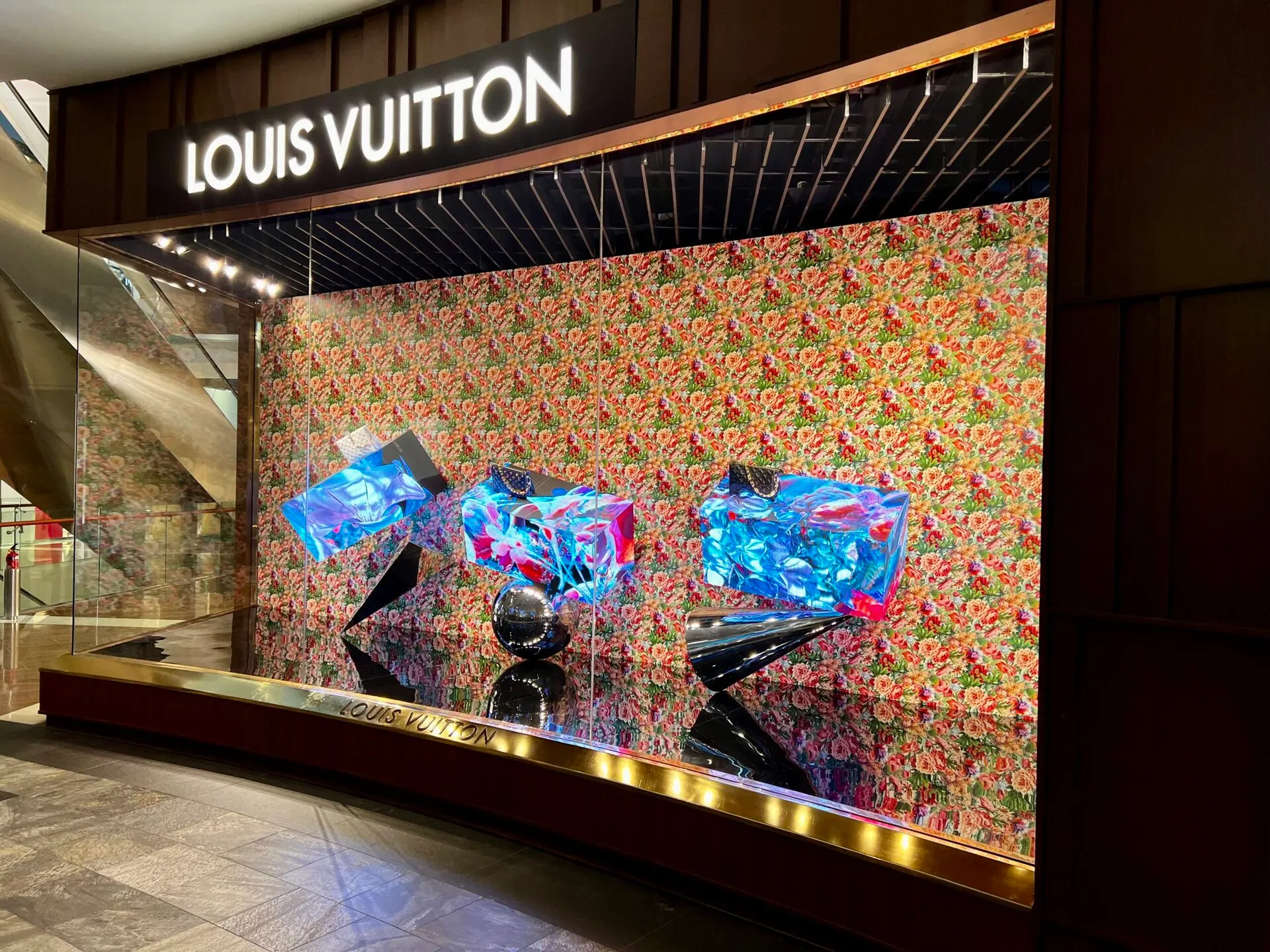 モール内の運河