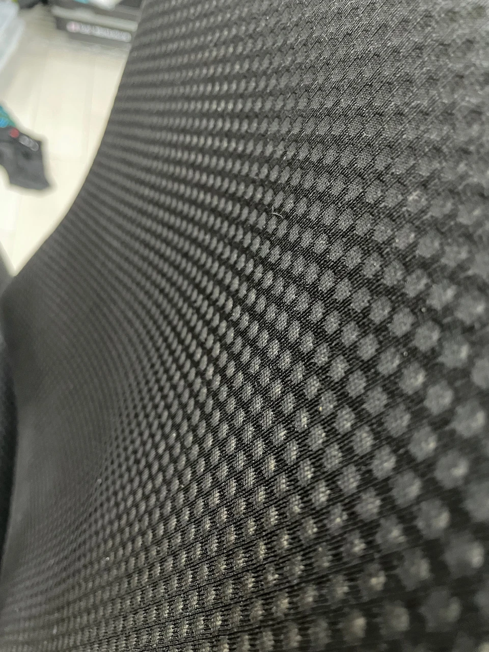 Embody Chairのファブリックを掃除してみる