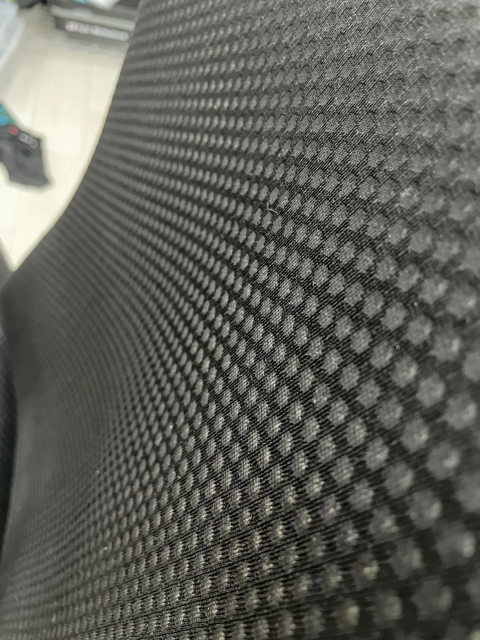 Embody Chairのファブリックを掃除してみる