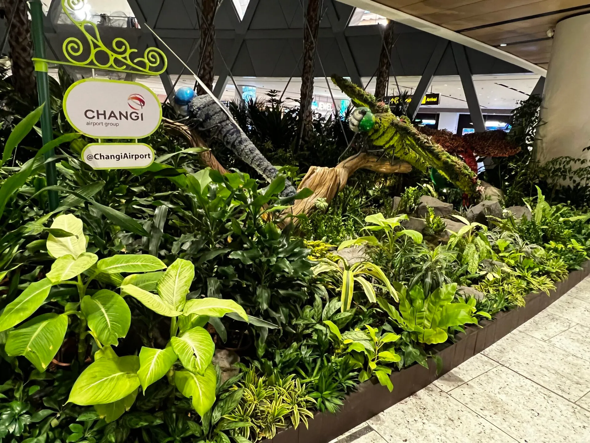 Jewelの内部全景