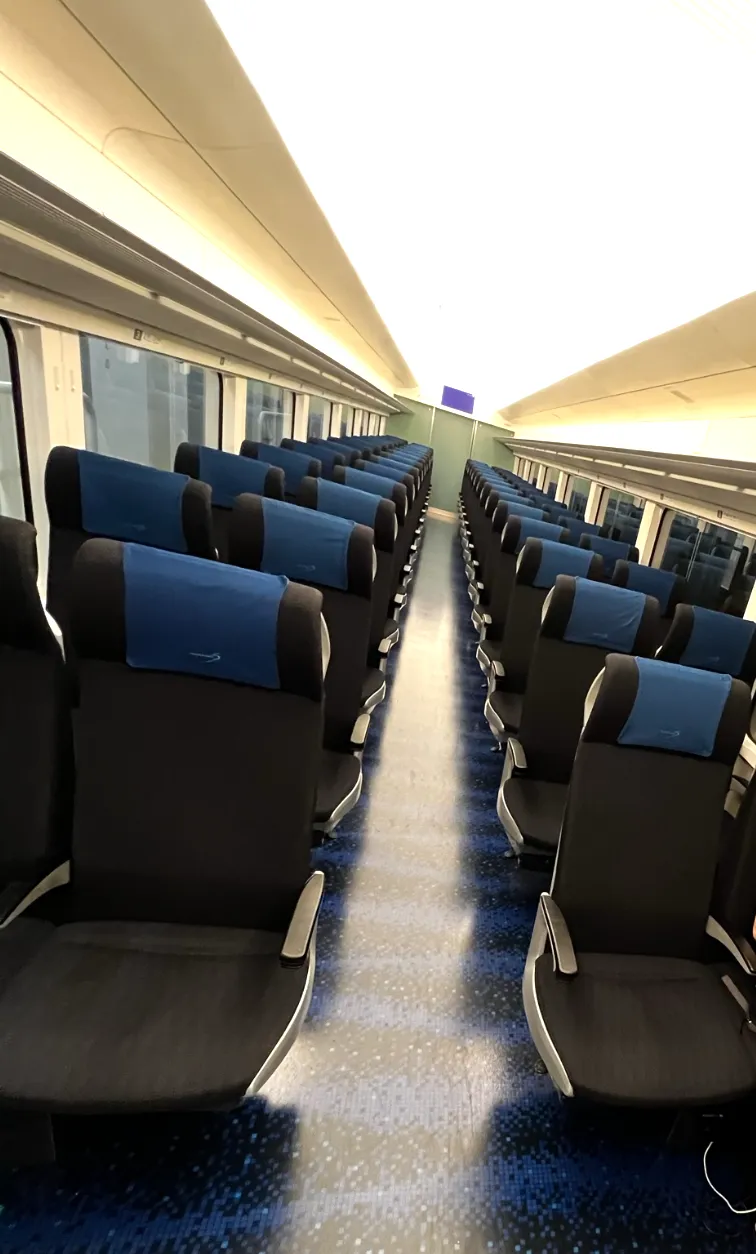 京成スカイライナーの車内
