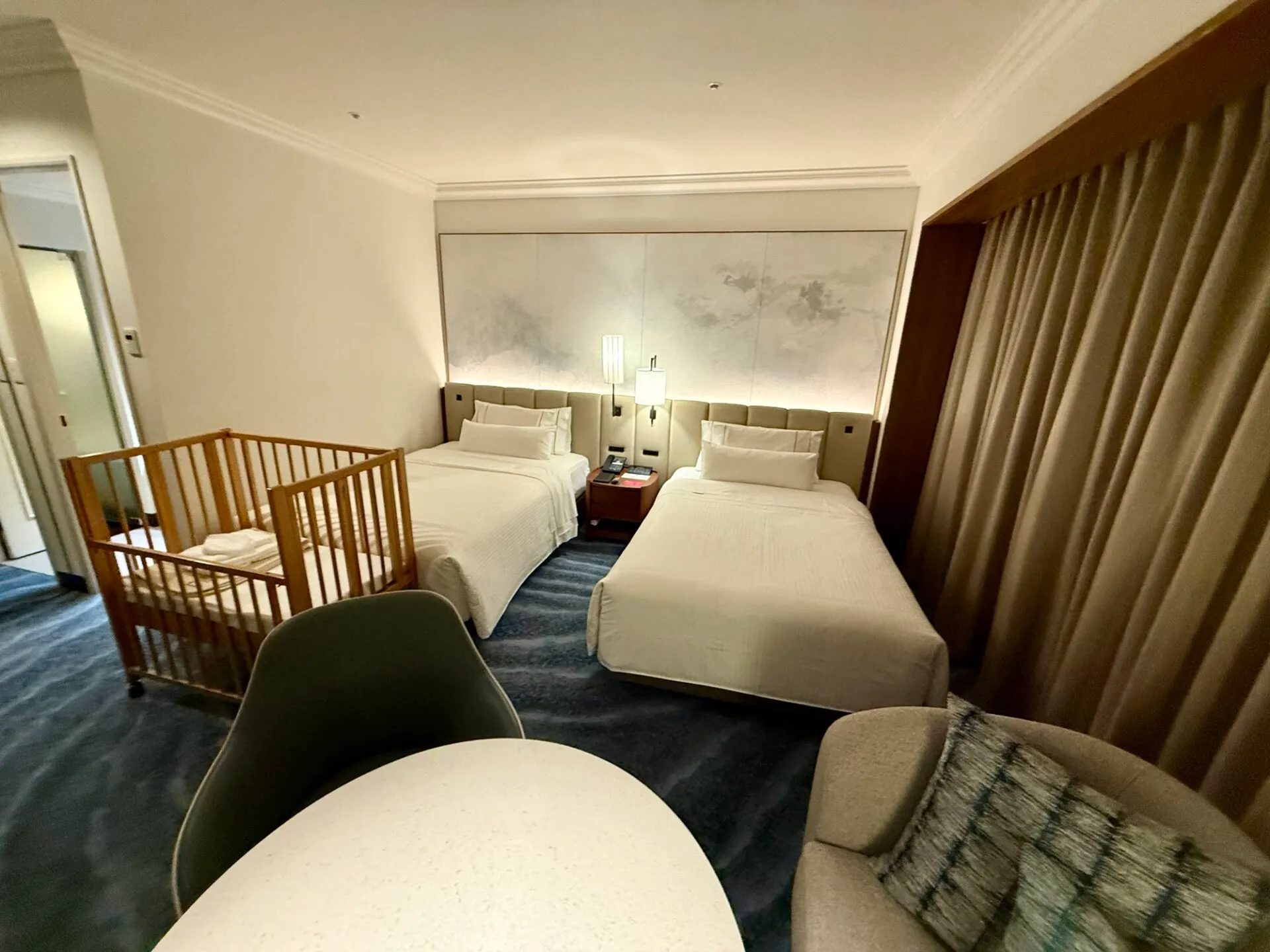 広いベッドの客室