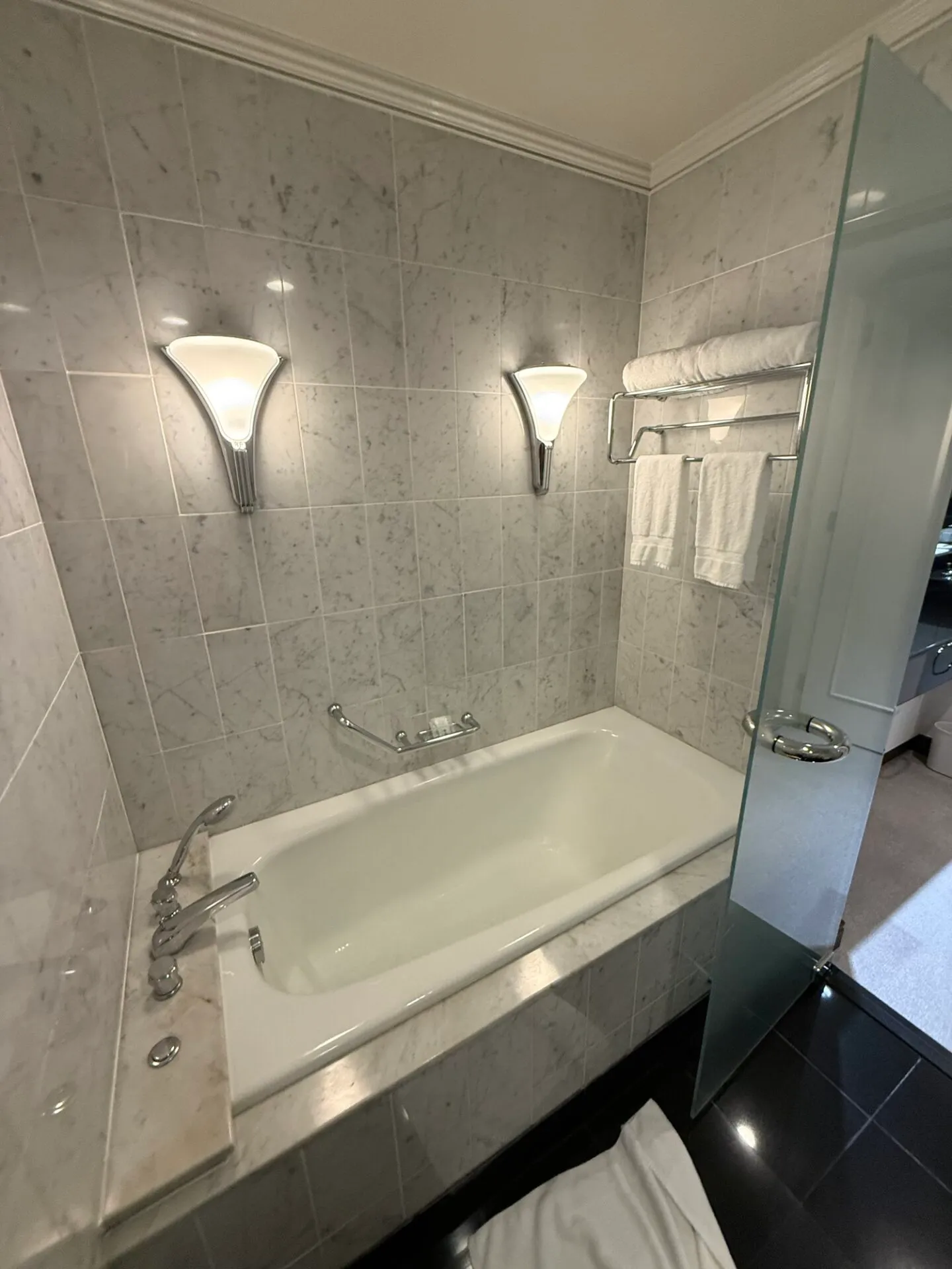 広い客室の全景